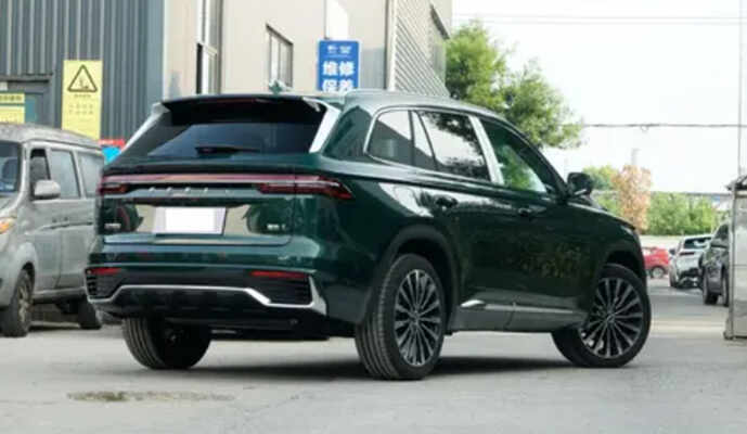 Geely’s-new-SUV-is-coming-soon03