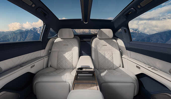 The-Intelligent-Electric-Executive-Flagship,-Redefining-The-Benchmark-Of-Luxury02