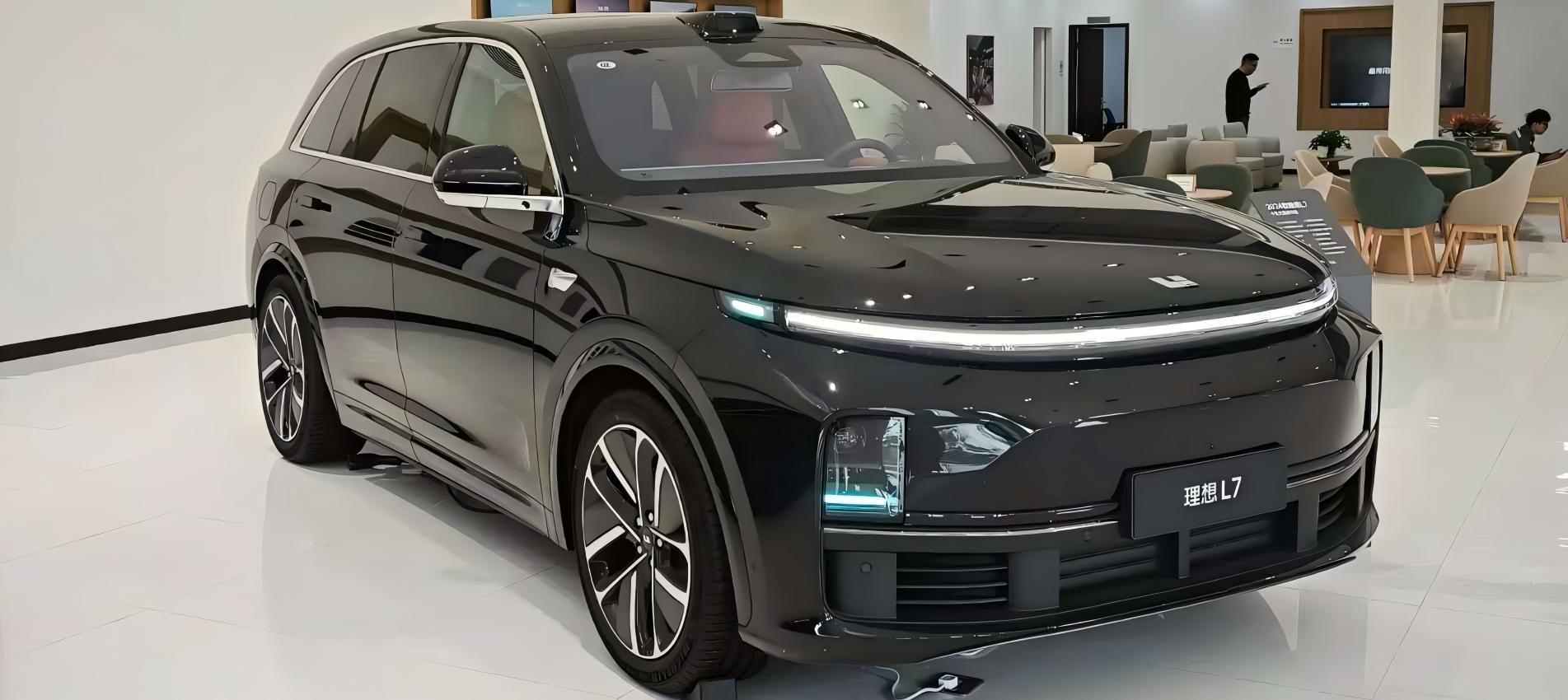 System power: 330kW (449 hp), torque: 620Nm, 0-100km/h acceleration: 5.3 seconds
