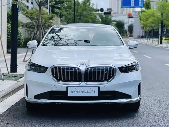 BMW i5 2024 eDrive 35L Luxury Edition