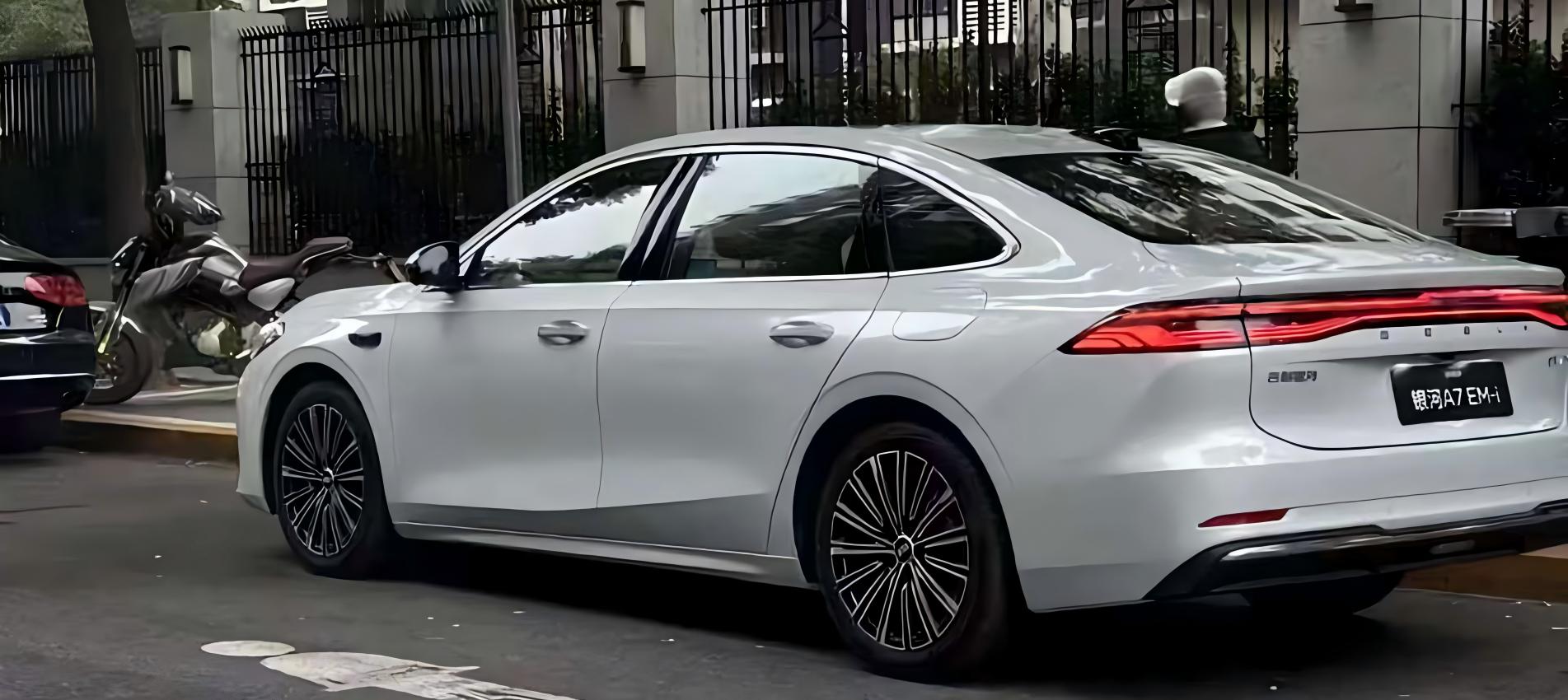 Extra-large openable panoramic sunroof