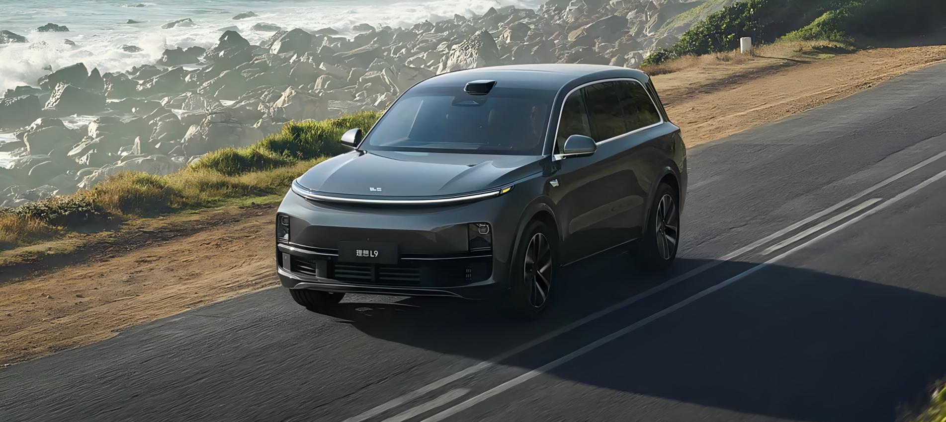 Equipped with dual-motor intelligent four-wheel drive system