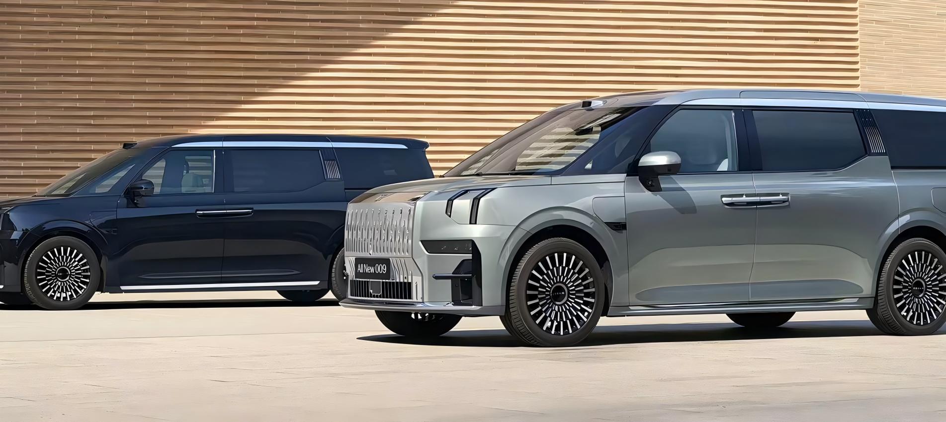 The whole car is equipped with Soft NAPPA full-grain leather and intelligent suspension seats