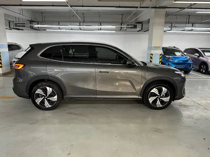 720x540_0_q87_c42_autohomecar__ChxpV2iy1qyAX0gjAAoCoCLrsIs078.jpg