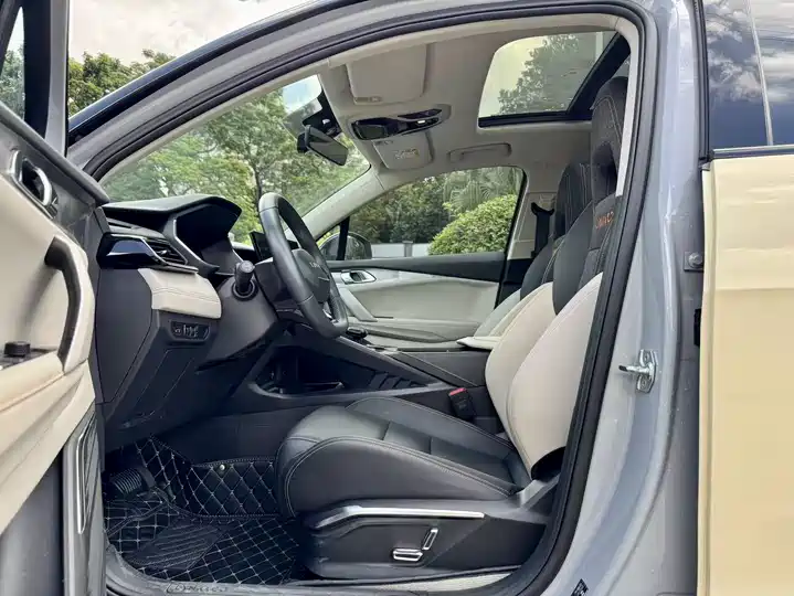 720x540_0_q87_c42_autohomecar__ChxpV2jCSpOAWwYXAAQXwbcVU6U156.jpg