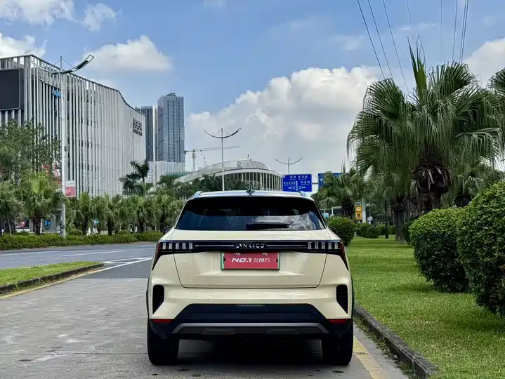 720x540_0_q87_c42_autohomecar__ChxpV2jCSpSAHatnAAUf0W7Q7QQ863.jpg