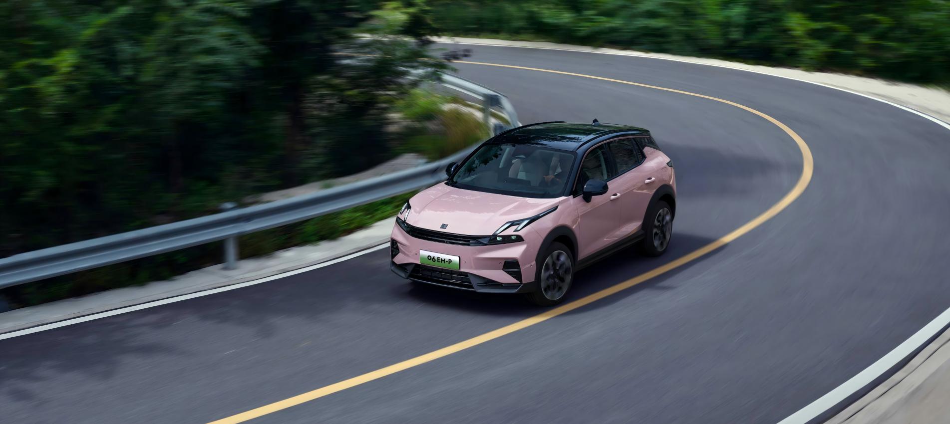 1.5L electric hybrid engine + dual motors